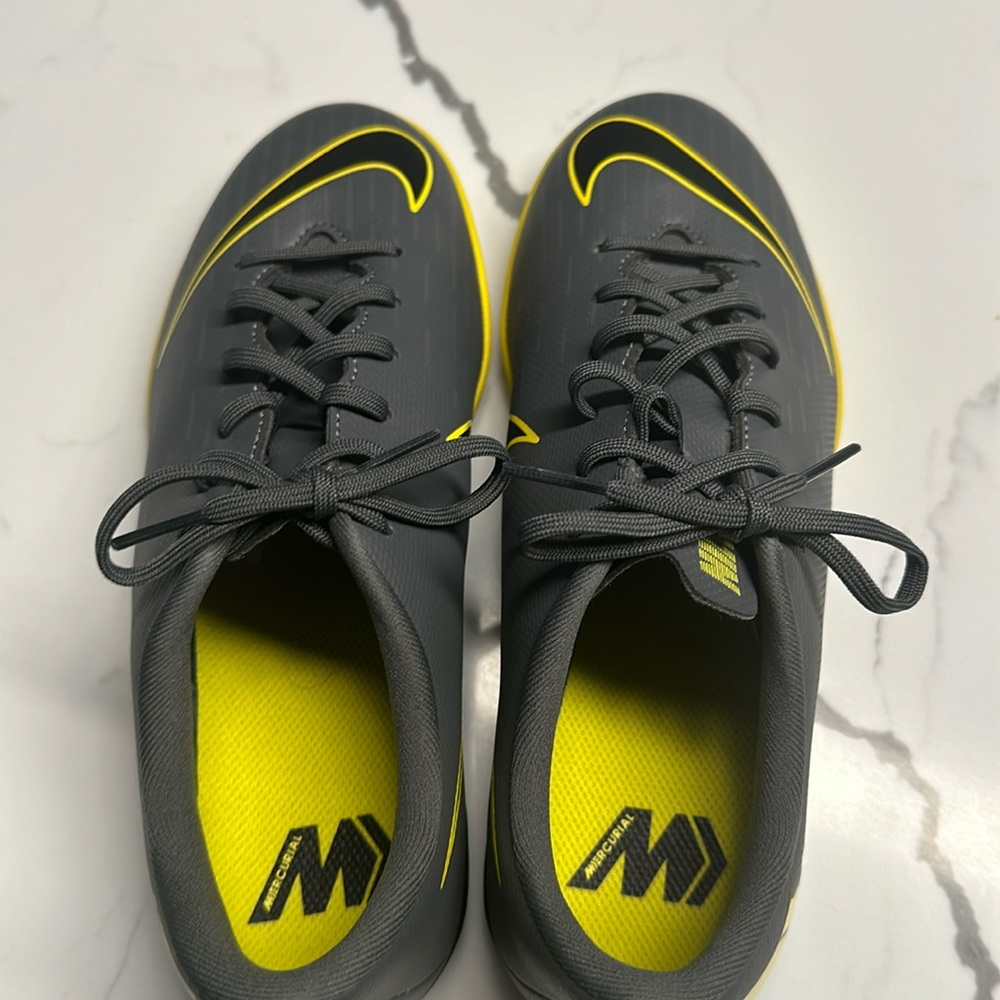 I am selling the Nike Mercurial Vapor 12 Academy Ic Grey Black.